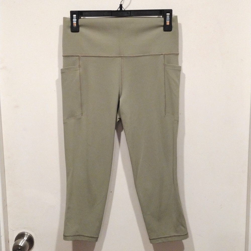 Athleta Sage Green Pocket Cropped Leggings